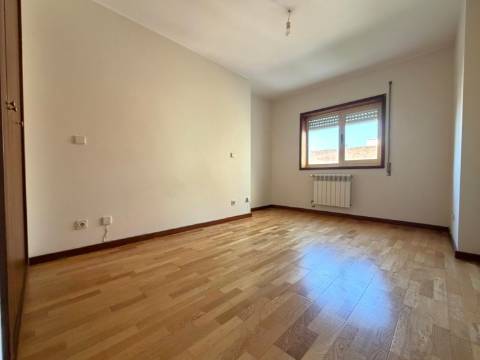 Apartamento T3 Arrendamento em São Mamede de Infesta e Senhora da Hora,Matosinhos