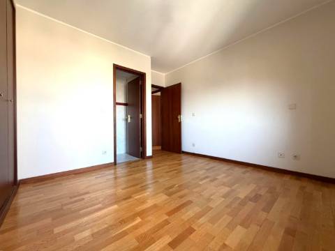 Apartamento T3 Arrendamento em São Mamede de Infesta e Senhora da Hora,Matosinhos