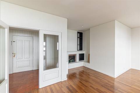 T2 p/ arrendar c/ Varanda e Garagem | Aviz | Porto