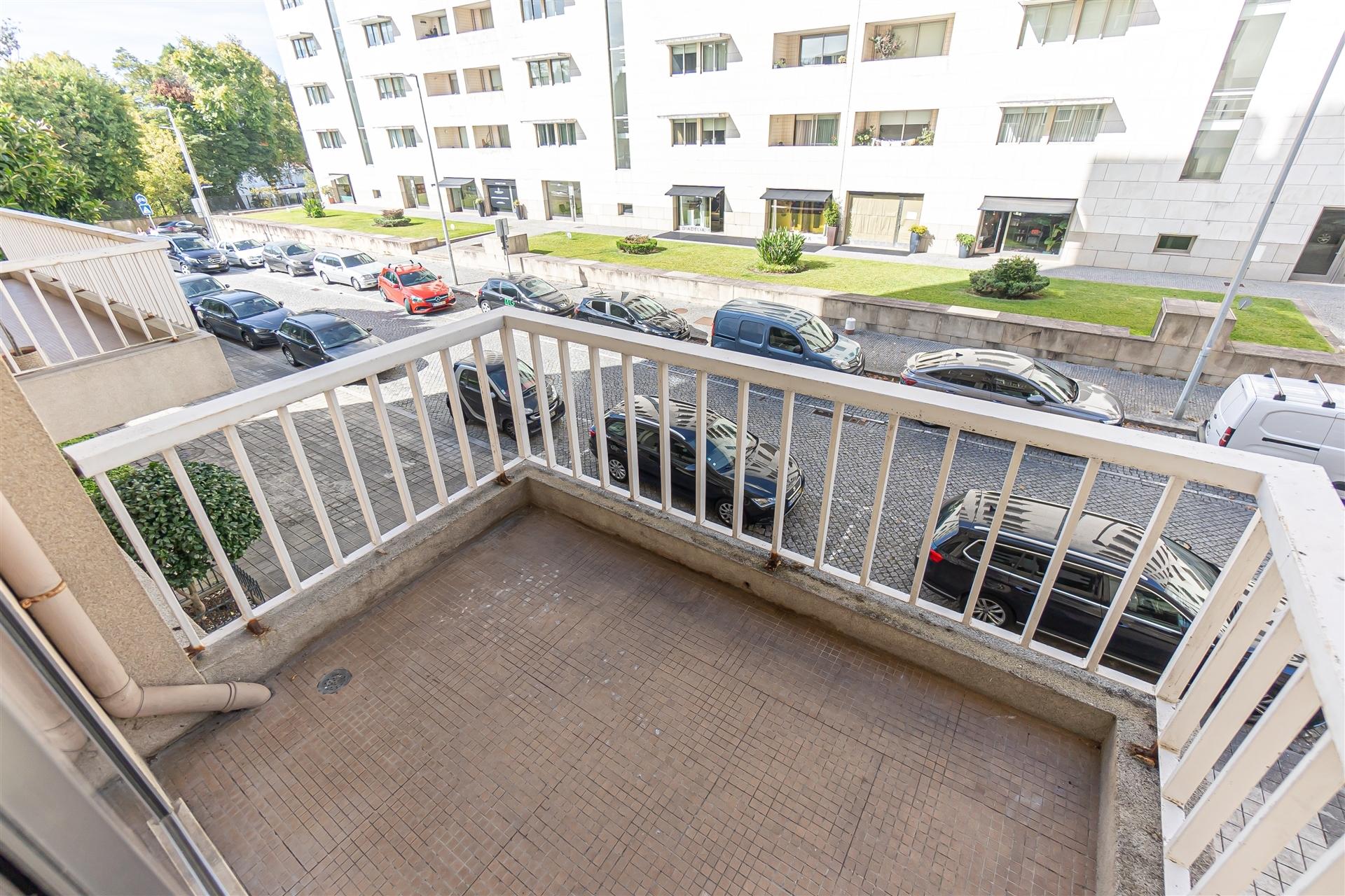 T2 p/ arrendar c/ Varanda e Garagem | Aviz | Porto