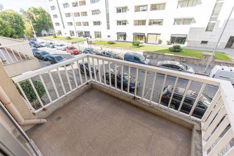 T2 p/ arrendar c/ Varanda e Garagem | Aviz | Porto