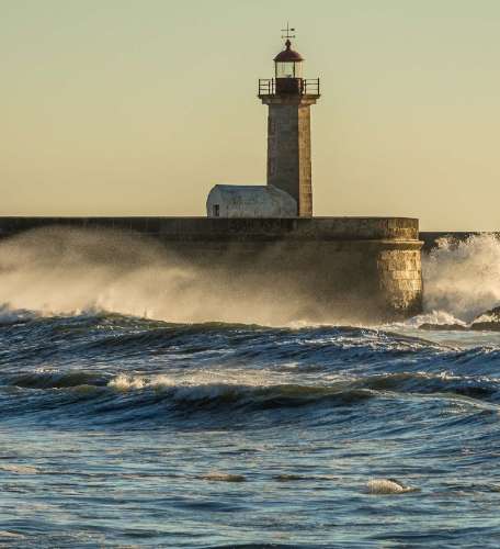 T3 novo c/ logradouro nas Condominhas, inserido no Bloco 2 com 125 m2, lugar de garagem e arrumo