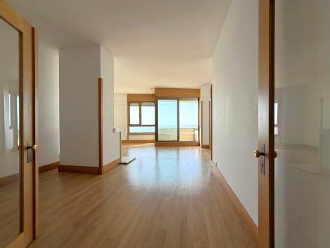 T4 c/ Vista Mar | Varanda | Foz do Douro