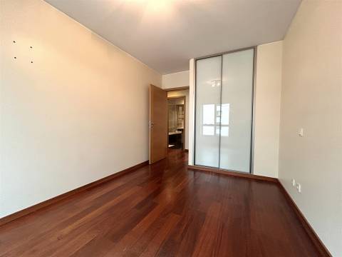 T3 com Garagem e Excelente Luminosidade no Bessa