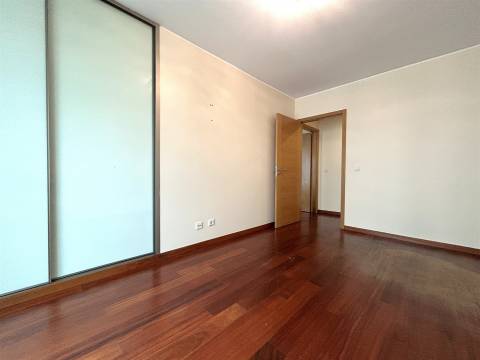 T3 com Garagem e Excelente Luminosidade no Bessa