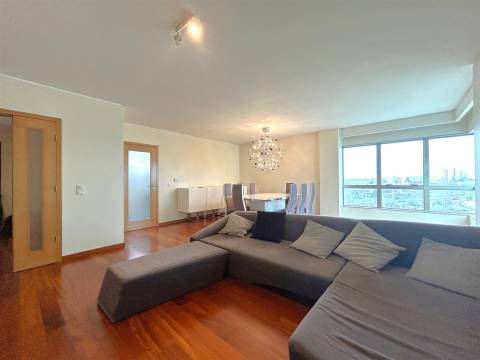 T3 com Garagem e Excelente Luminosidade no Bessa