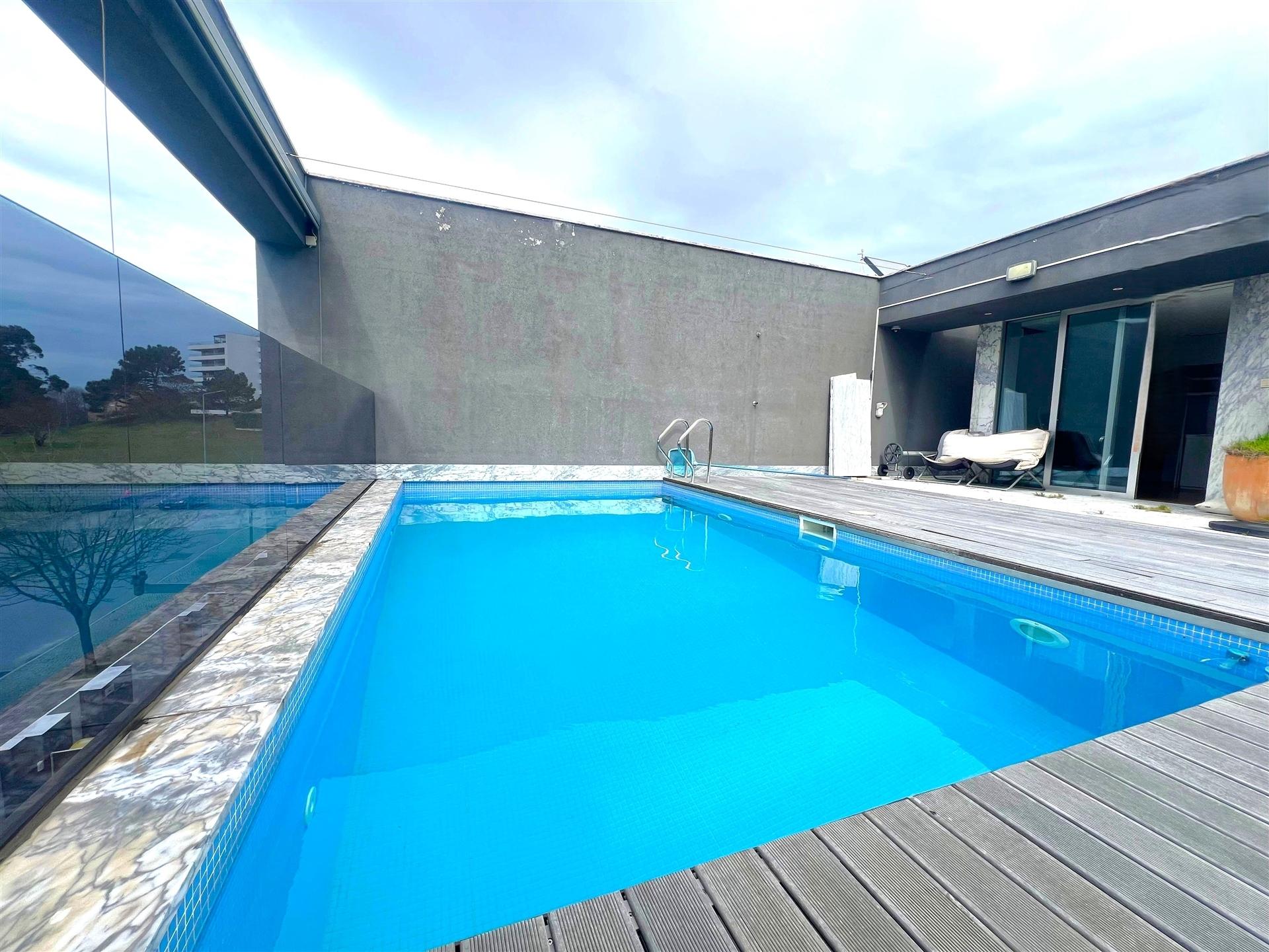 Moradia com 4 Suites jardim e piscina na Foz