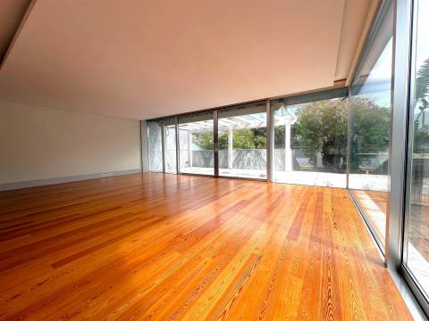 Moradia com 4 Suites jardim e piscina na Foz