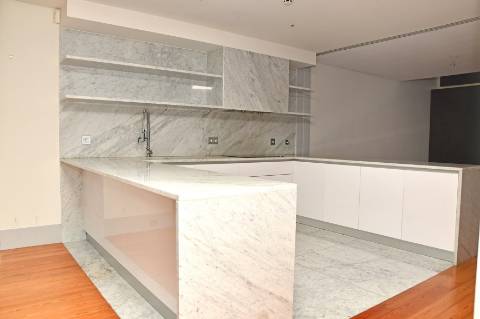 Moradia com 4 Suites jardim e piscina na Foz