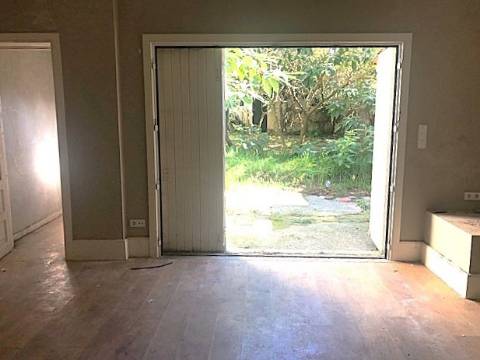 Moradia na Foz com jardim p/ reabilitar c/ projeto aprovado para T5