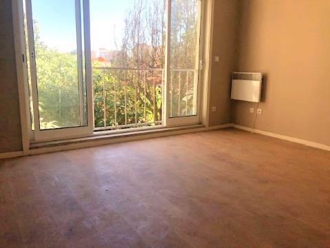 Moradia p/ reabilitar na Foz com jardim