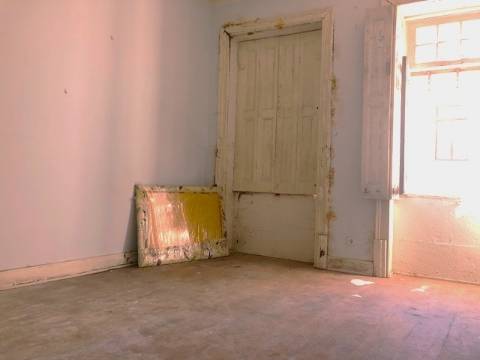 Moradia p/ reabilitar na Foz com jardim