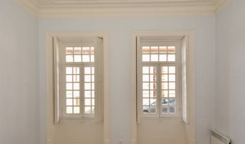 Moradia p/ reabilitar na Foz com jardim