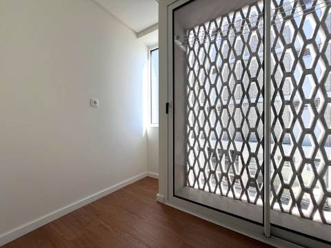 T4 totalmente renovado no Pinheiro Manso na Avenida da Boavista, Porto