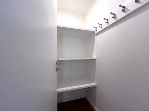 T4 totalmente renovado no Pinheiro Manso na Avenida da Boavista, Porto