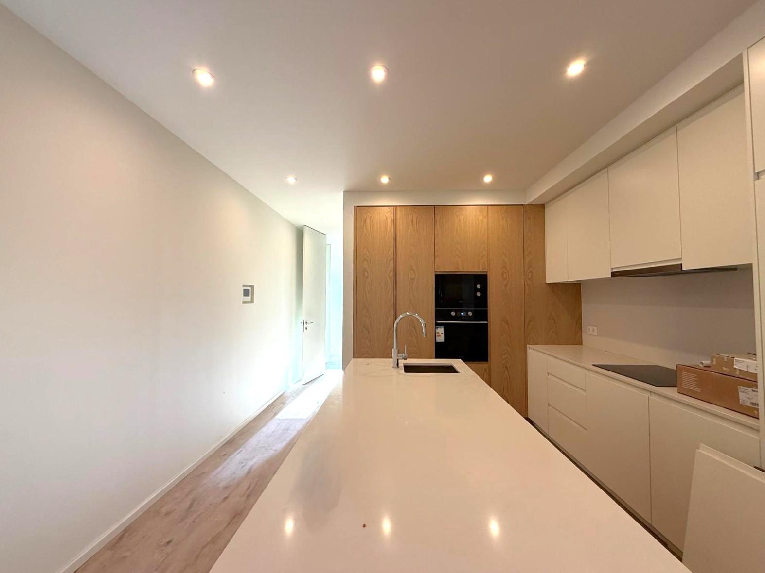 T2 remodelado e equipado c/ alpendre no Porto