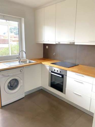 Apartamento T4 c/ varanda renovado à Av. da Boavista