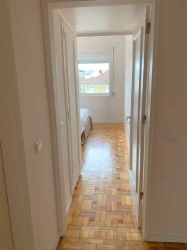 Apartamento T4 c/ varanda renovado à Av. da Boavista