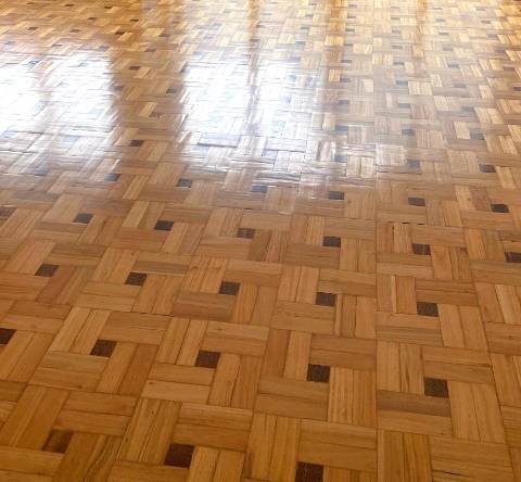 Apartamento T4 c/ varanda renovado à Av. da Boavista