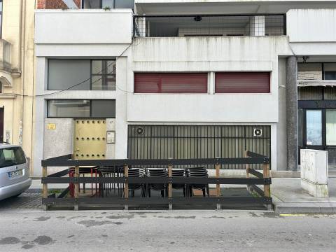 T1 para Arrendamento | Rua de Fernandes Tomás | Porto