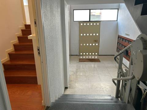 T1 para Arrendamento | Rua de Fernandes Tomás | Porto