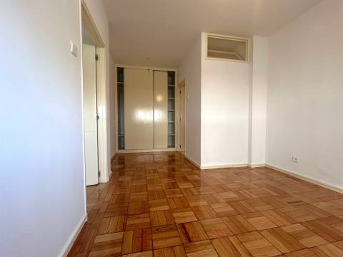 T1 para Arrendamento | Rua de Fernandes Tomás | Porto