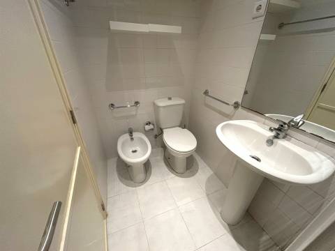 T1 para Arrendamento | Rua de Fernandes Tomás | Porto