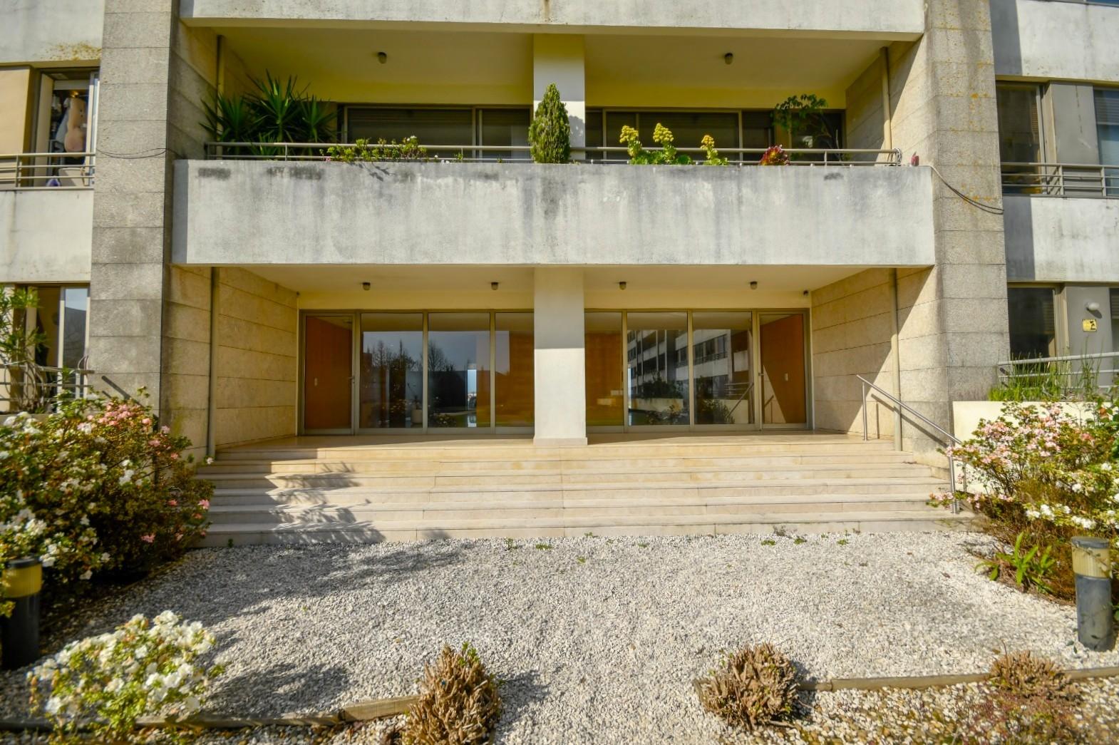 T2 | equipado | mobilado em Condomínio Privado com Piscina | Maia