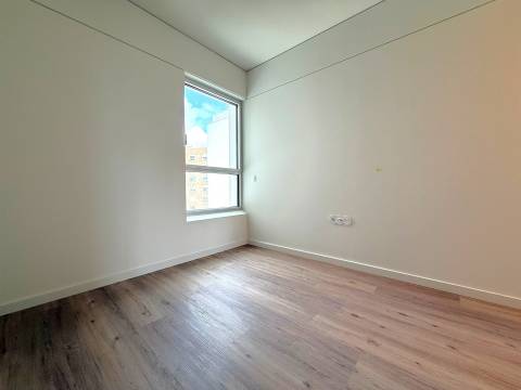 T2 NOVO no 8.º Andar c/ Varanda Sul/Poente, Garagem e Arrumo em Ramalde
