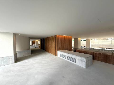 T2 NOVO no 8.º Andar c/ Varanda Sul/Poente, Garagem e Arrumo em Ramalde