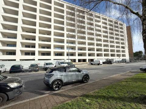 T2 NOVO no 8.º Andar c/ Varanda Sul/Poente, Garagem e Arrumo em Ramalde