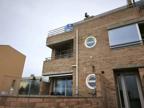 T3 Duplex com terraço em frente ao mar – Lavra