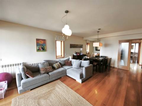 T3 Duplex com terraço em frente ao mar – Lavra