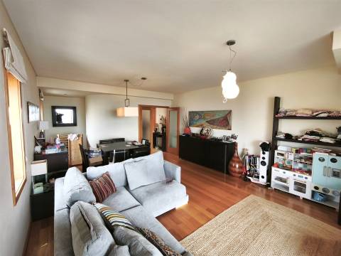 T3 Duplex com terraço em frente ao mar – Lavra