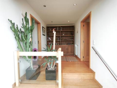 T3 Duplex com terraço em frente ao mar – Lavra