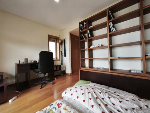 T3 Duplex com terraço em frente ao mar – Lavra