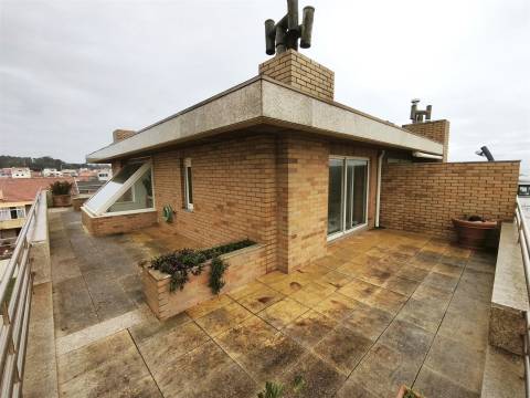 T3 Duplex com terraço em frente ao mar – Lavra