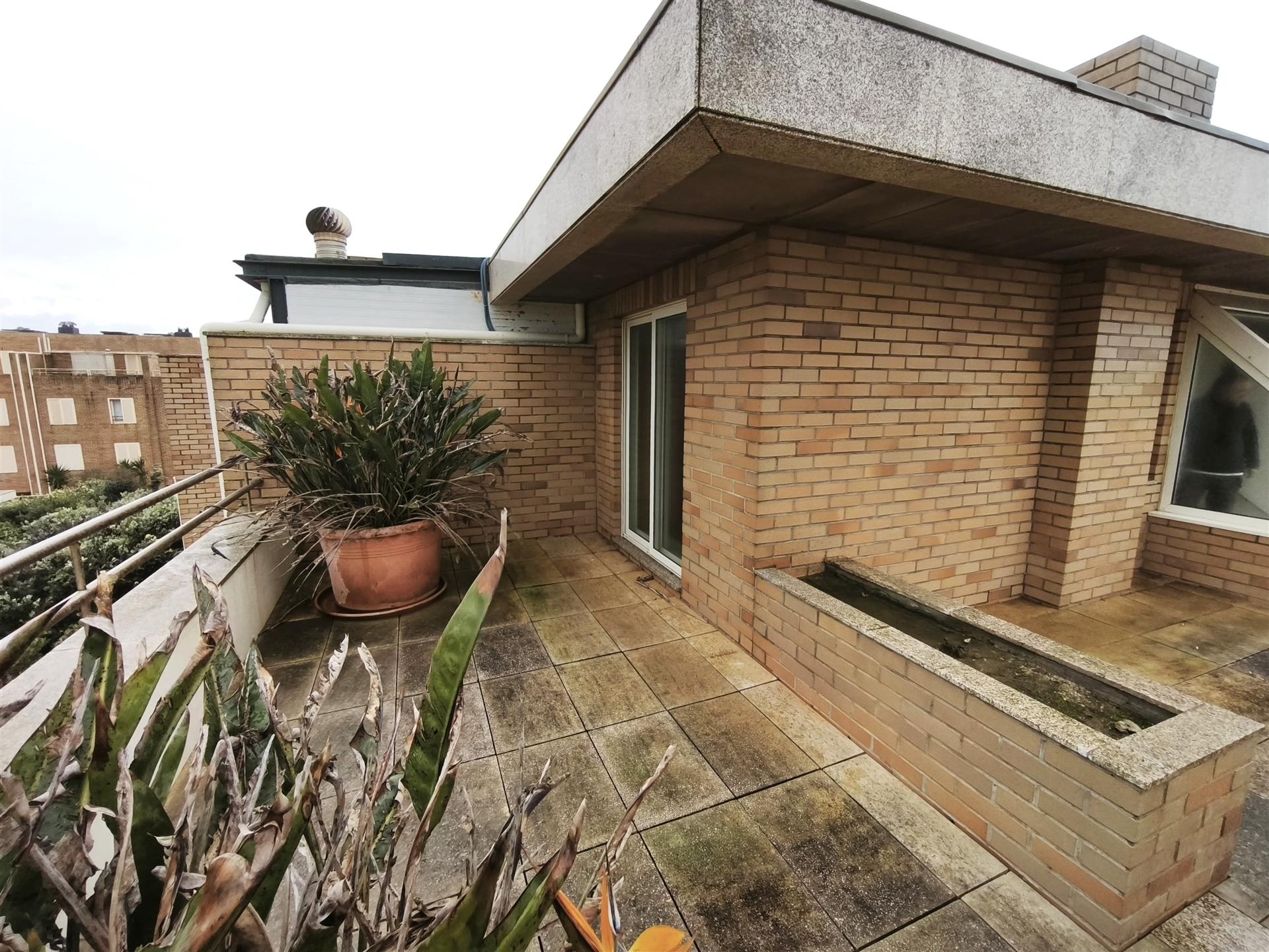 T3 Duplex com terraço em frente ao mar – Lavra