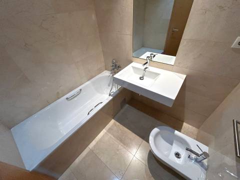 T1 Penthouse c/ terraço | equipado e mobilado e garagem junto ao NorteShopping