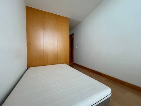 T1 Penthouse c/ terraço | equipado e mobilado e garagem junto ao NorteShopping