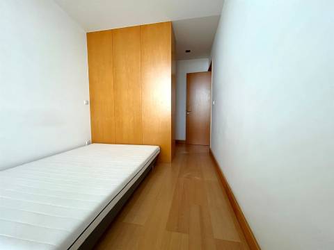 T1 Penthouse c/ terraço | equipado e mobilado e garagem junto ao NorteShopping