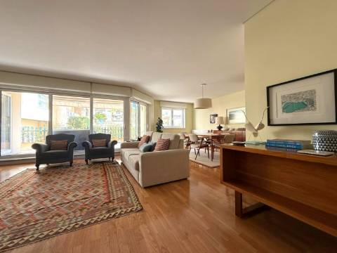 T4+1 c/ vista mar | Logradouro | Varanda nos Pinhais da Foz | Garagem e portaria 24