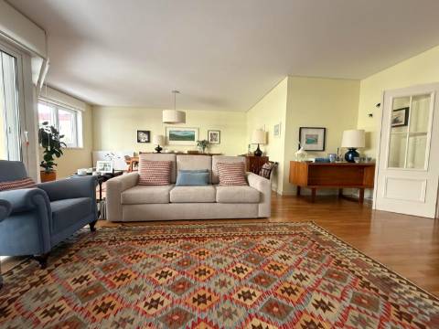 T4+1 c/ vista mar | Logradouro | Varanda nos Pinhais da Foz | Garagem e portaria 24