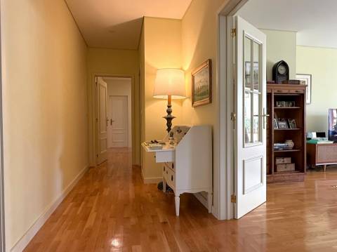 T4+1 c/ vista mar | Logradouro | Varanda nos Pinhais da Foz | Garagem e portaria 24