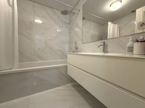 T4+1 c/ vista mar | Logradouro | Varanda nos Pinhais da Foz | Garagem e portaria 24