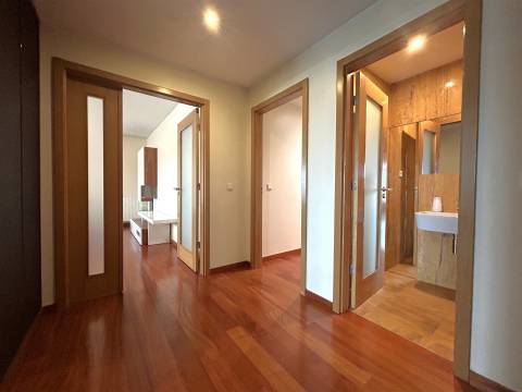 T3 com Garagem e Excelente Luminosidade no Bessa