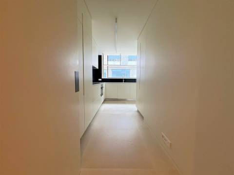 T3 de luxo c/ jardim em Nevogilde no empreendimento Greenstone p/ arrendamento