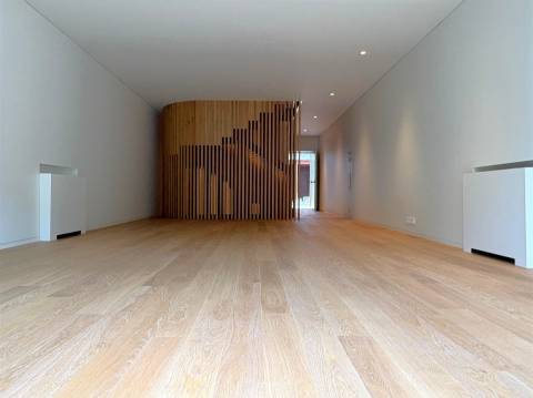 T3 de luxo c/ jardim em Nevogilde no empreendimento Greenstone p/ arrendamento