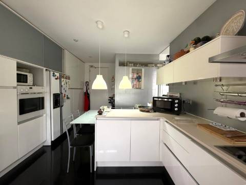 T4+1 com Varandas e Vista Mar | Boavista / Cristo Rei