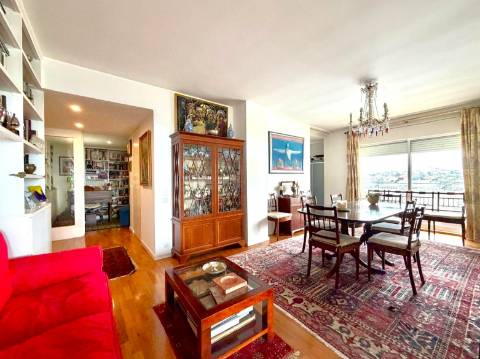 T4+1 com Varandas e Vista Mar | Boavista / Cristo Rei